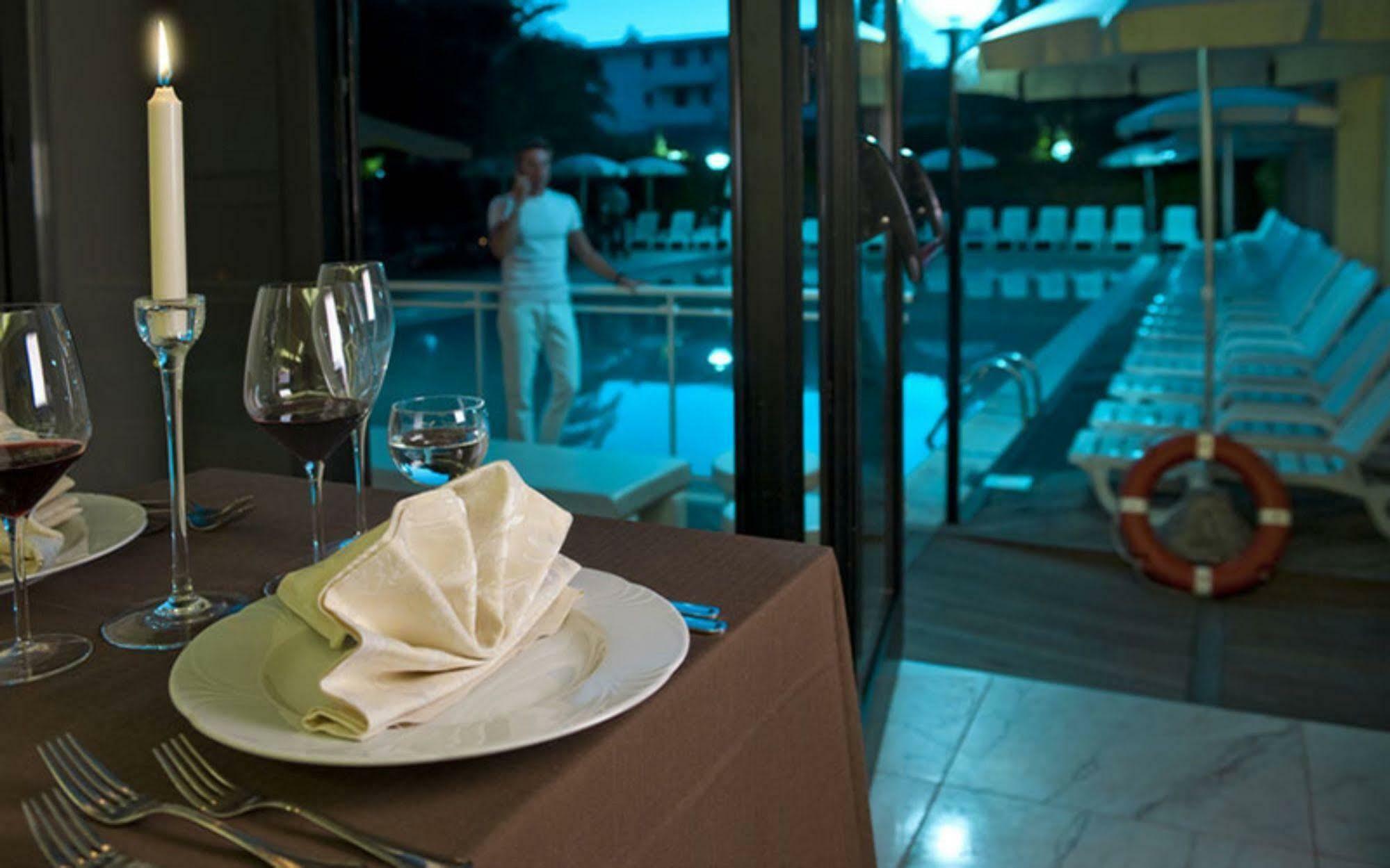Park Hotel Kursaal Misano Adriatico Exteriör bild